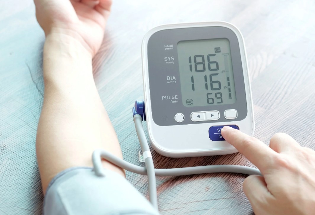 गलत खानपान और मानसिक तनाव बन रहे हाई ब्लड प्रेशर की बड़ी वजह, समय रहते हो जाएं सावधान