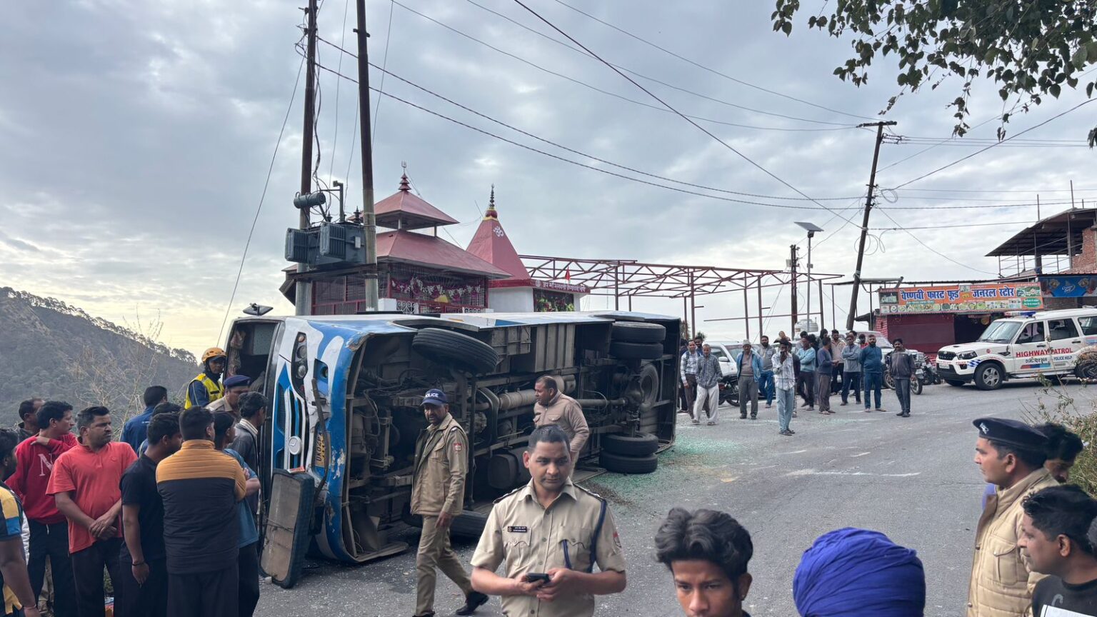 नैनीताल में भीषण बस हादसा, एक की मौत, SDRF ने 7 घायलों को बचाया