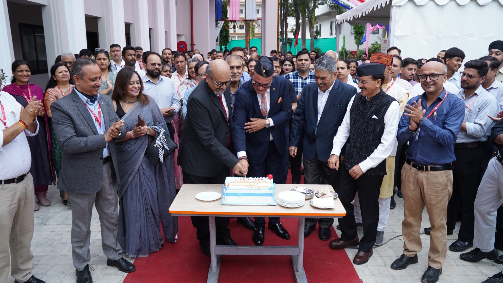 एसजीआरआरयू में स्कूल आॅफ हाॅस्पिटैलिटी एण्ड टूरिज्म मैनेजमेंट के अत्याधुनिक भवन का भव्य उद्घाटन